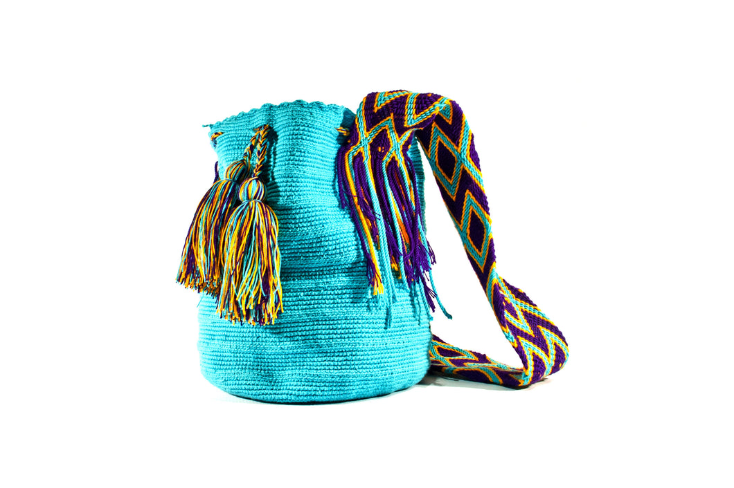 Mochila wayuu grande tejida a mano en tédnica crochet